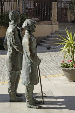 Sculptures of Federico García Lorca and Manuel de Falla, located in the García Moreno square in Órgiva and made in natural size by the sculptor José Vera from Órgiva.