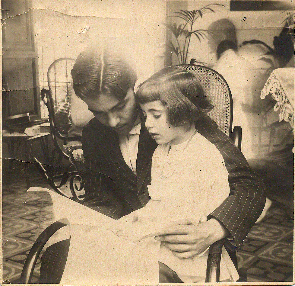 Federico García Lorca teaching his sister Isabel to read in the house on the Acera del Darro.