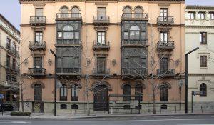 Fachada del inmueble de Gran Vía, 34 de Granada, donde habitó la familia de Federico García Lorca.