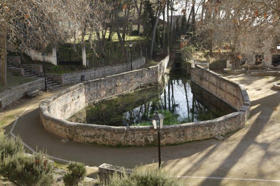 Fuente de Aynadamar o de las Lágrimas, en Alfacar. A través de la acequia del mismo nombre llegaba el agua al Albaicín.