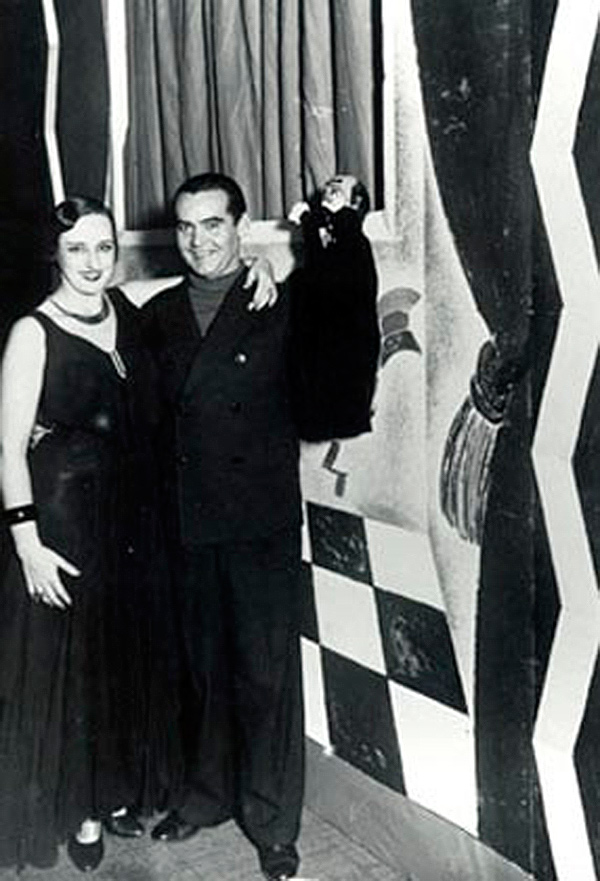 Lorca con don Cristóbal, en la representación del Retablillo, Argentina 1934. / Foto: Fundación FGL.