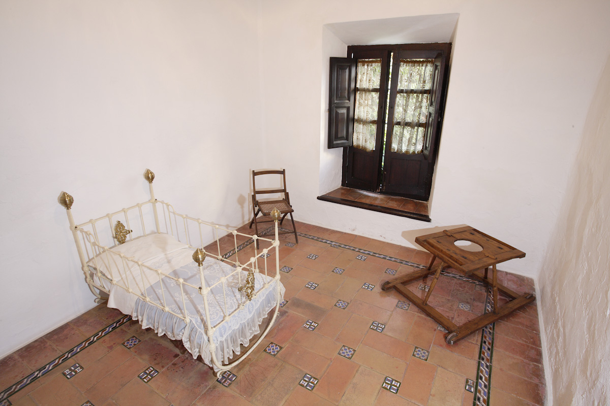 Cradle and bedroom of Federico García Lorca in his birthplace in Fuente Vaqueros.