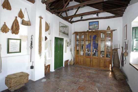 Corner of the barn located on the second floor of the family home of Federico García Lorca in Valderrubio. In the background, showcase with the Cristobicas.