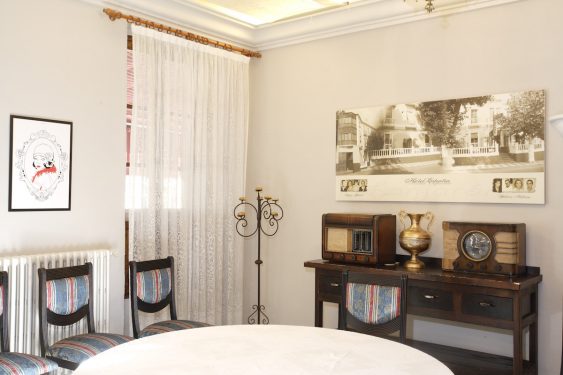 Living-Room of theHotel España in Lanjarón, where García Lorca's family stayed when they went to the spa to alleviate Doña Vicenta's ailments.