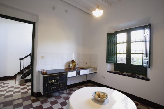 Casa de la Huerta de San Vicente, donde pasaba los veranos la familia de Federico García Lorca. Cocina.