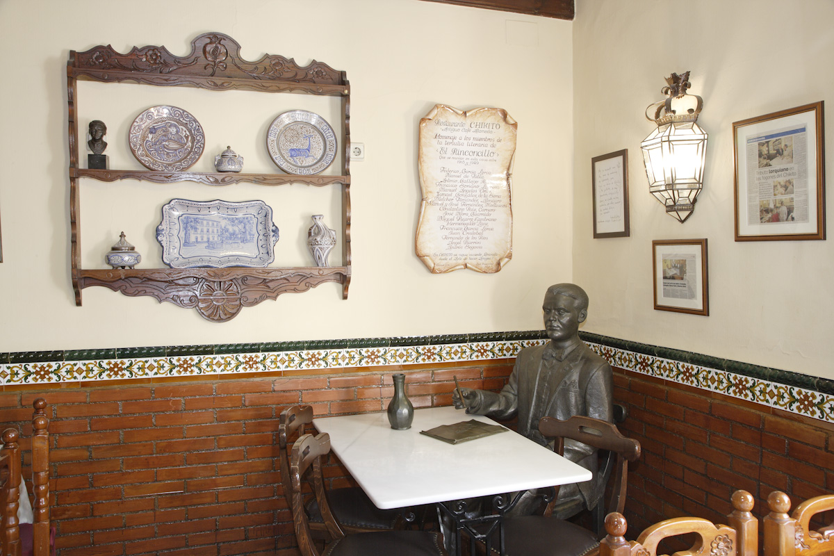 Chikito Restaurant, where the Alameda Café used to be, the meeting venue of El Rinconcillo. Interior with a corner dedicated to Federico García Lorca.