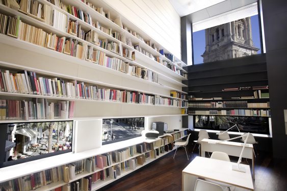 Biblioteca del Centro Federico García Lorca en plaza la Romanilla, Granada.