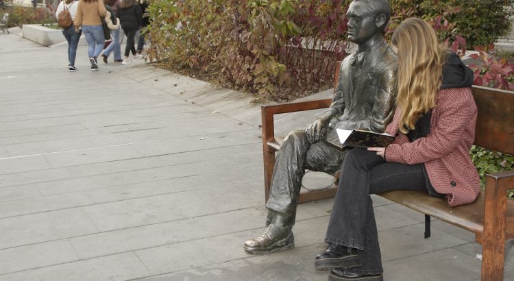 Sculpture of Federico García Lorca located on the promenade of Constitución Avenue in Granada.