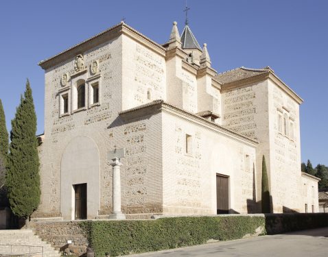 Santa María church in the Alhambra, 16th and 17th century, next to the Ángel Barrios Museum, where El Polinario was located.