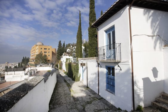 Entrada del Carmen de la Antequeruela, donde vivió Manuel de Falla entre 1922 y 1939 junto a su hermana María del Carmen.