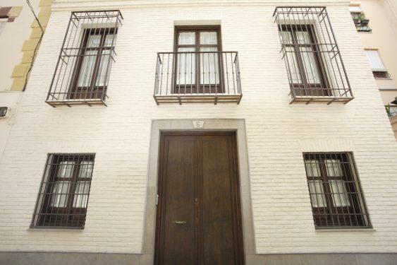 Façade of the first headquarters of the Ateneo de Granada.