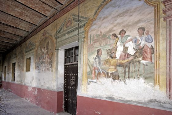 The Cuzco Palace (episcopal palace of Víznar, end of 18th century) owes its name to the Peruvian archbishop Juan Manuel Moscoso y Peralta. Gallery with frescoes that were painted by different artists, among them Nicolás Martín Tenllado. 