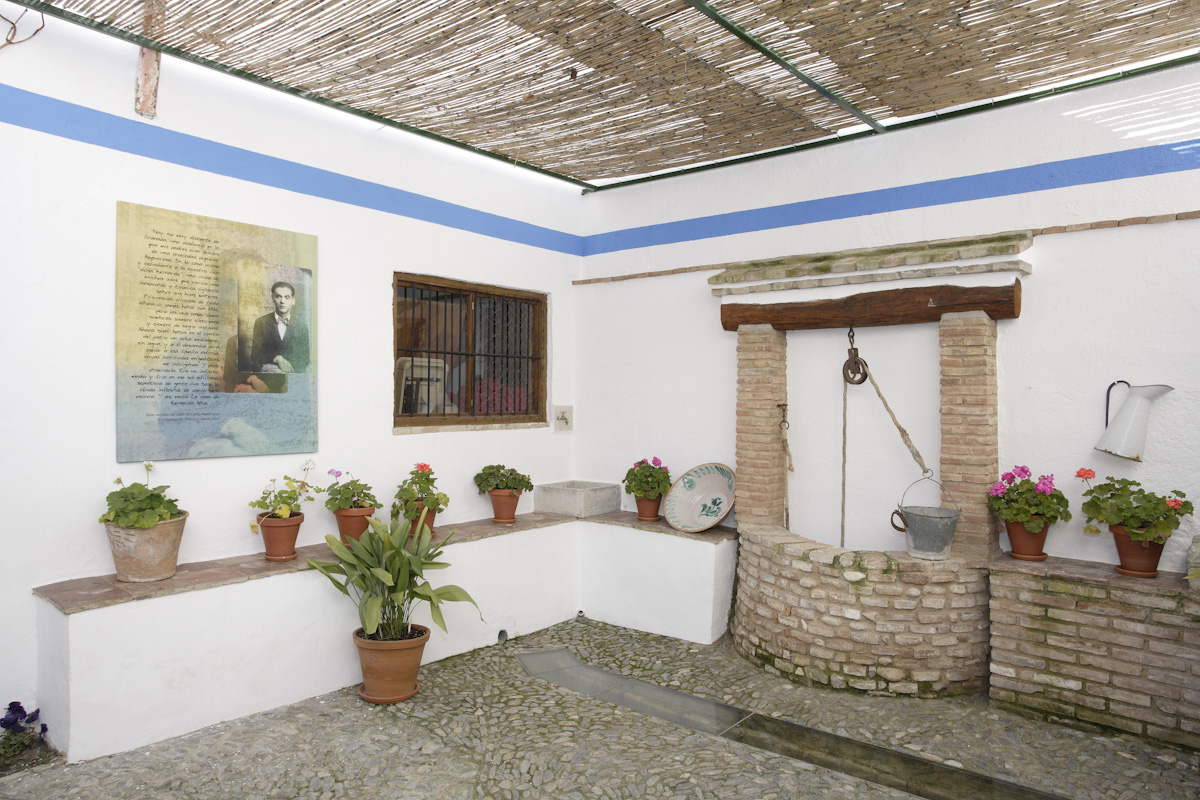Courtyard with a well of the House of Francisca Alba, shared with the house of Lorca's aunt.