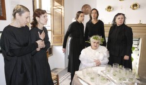 House of Frasquita Alba, in Valderrubio, today converted into a museum. Federico García Lorca based his work 'The House of Bernarda Alba' on the experiences of the inhabitants of this house. The cast of actresses who bring the dramatized visit to life.