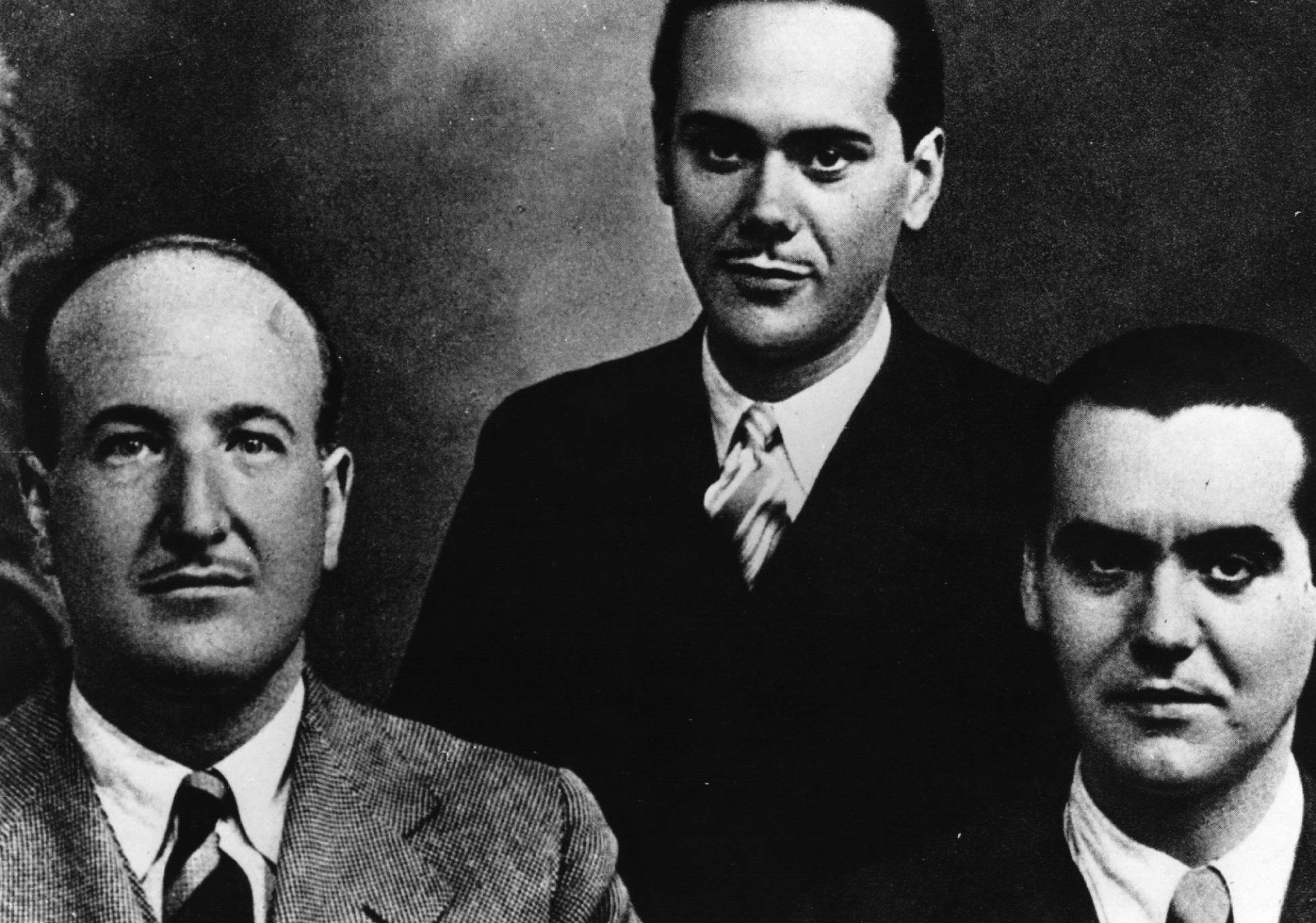 Desde la izquierda, Vicente Aleixandre, Luis Cernuda y Federico García Lorca, hacia 1927.