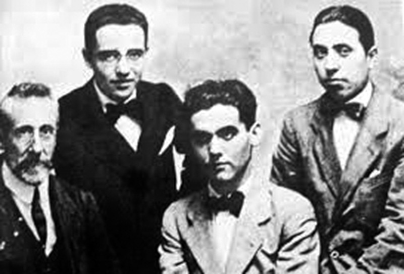 From left to right, the teacher Martín Domínguez Berrueta, Ricardo Gómez Ortega, Federico García Lorca and Luis Mariscal.