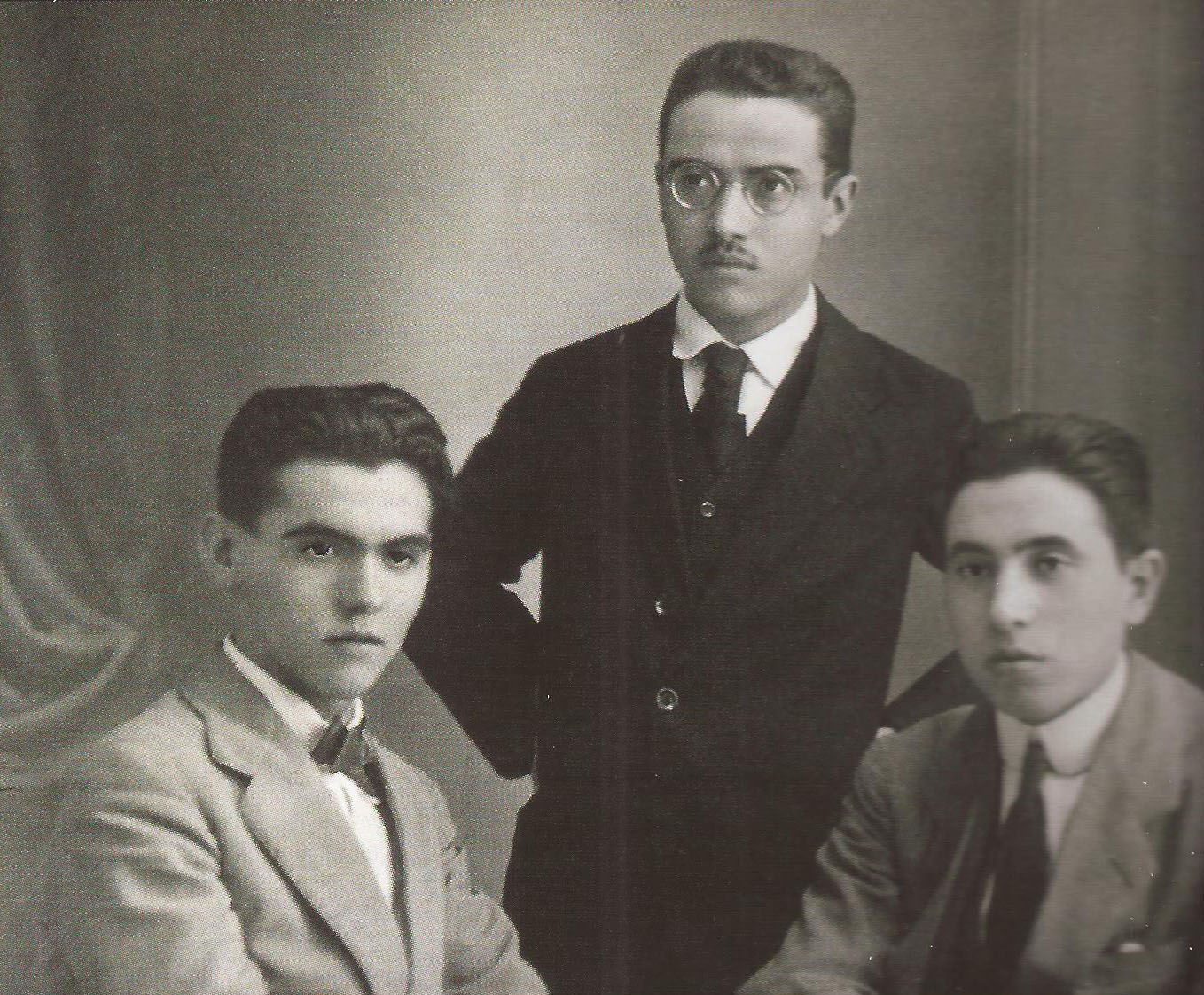 Federico García Lorca, Ricardo Gómez Ortega y Luis Mariscal.