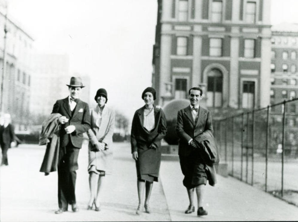 Federico y Antonieta Rivas paseando por Nueva York con otros dos amigos. Foto: Emilio Amero.